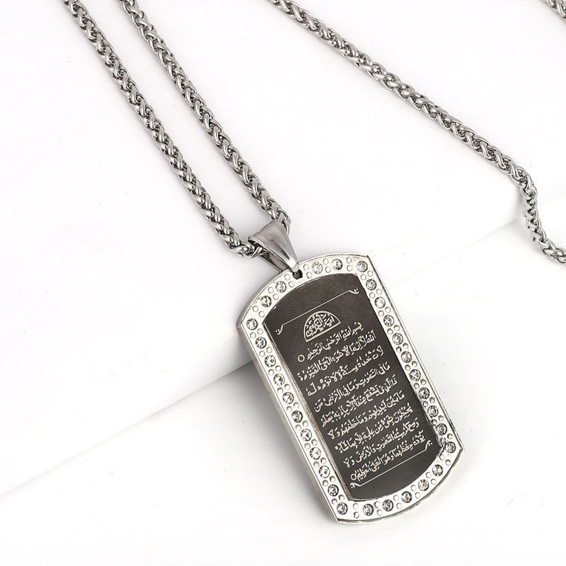 Al Ain Jewelry & Watches Exhibition 2025 - Collar con colgante de acero inoxidable