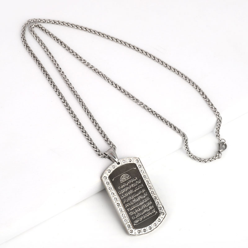 Collar con colgante de acero i - Al Ain Jewelry & Watches Exhibition 2025 reseña y precio