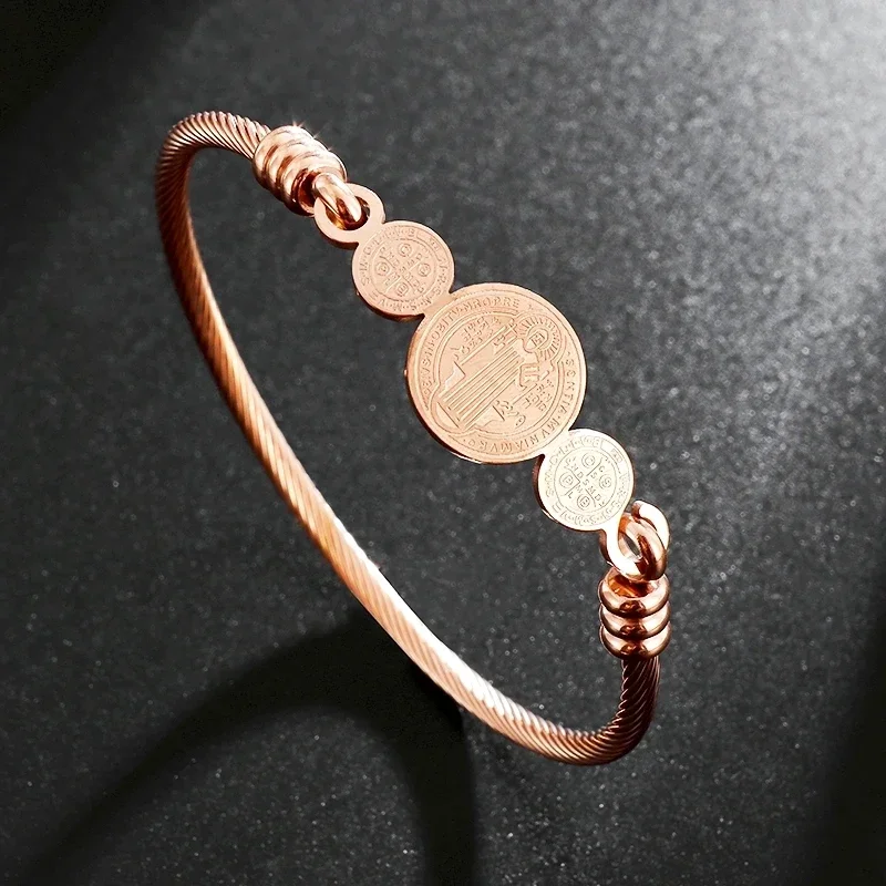 Pulsera de Cruz de San Benito  - Al Ain Jewelry & Watches Exhibition 2025 reseña y precio